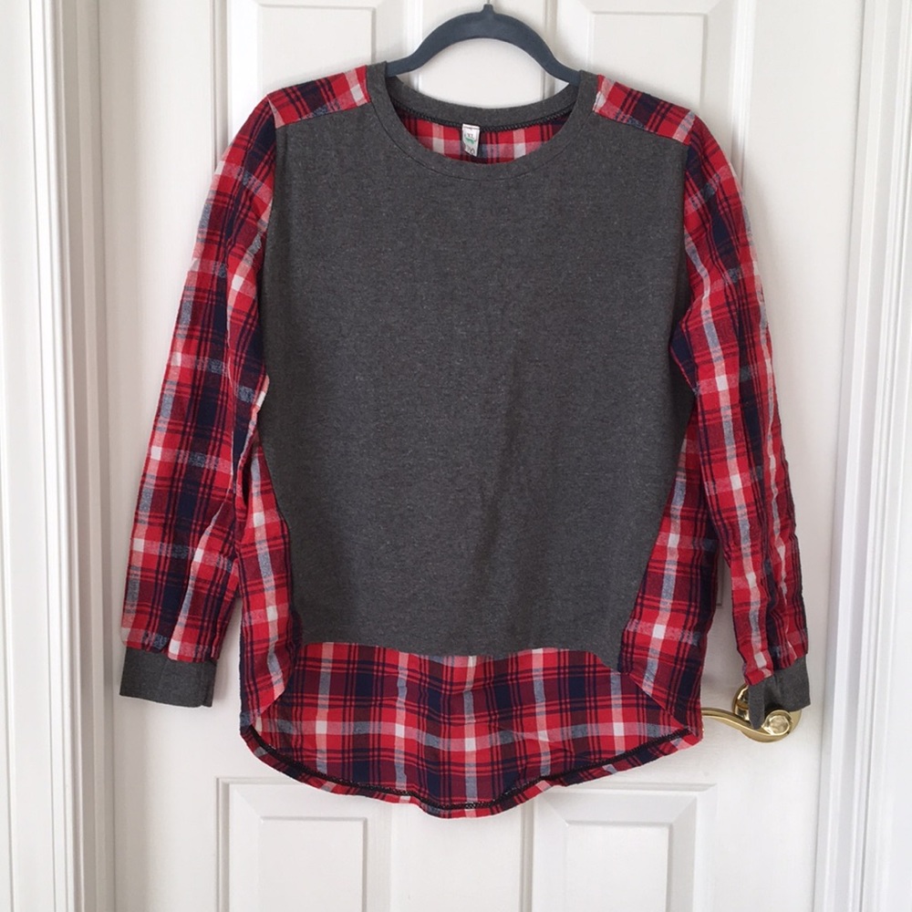 Grey sweater w/kilt pattern
